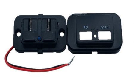 Chargeur de voiture USB 3.0 & Type-C avec lampe d'indication (vue arrière et avant)